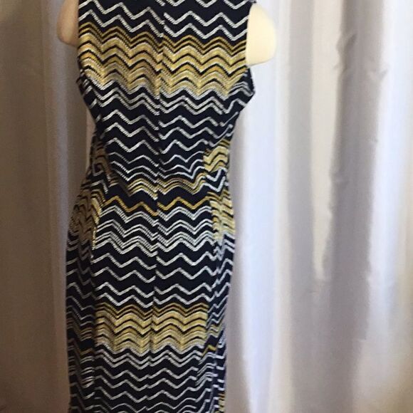 Navy blue sleeveless dress with gold & white zig zag pattern in size 10 - Picture 10 of 12